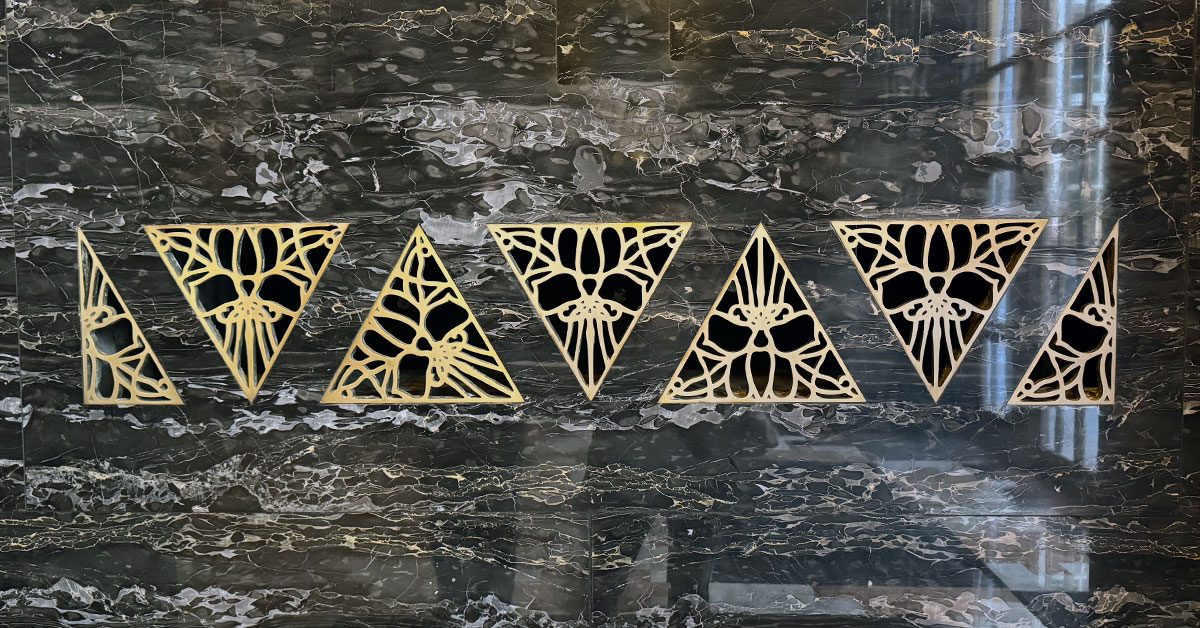 detail of 140 montgomery art deco building