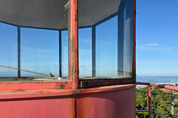 yaquina+bay+lighthouse+window+deterioration